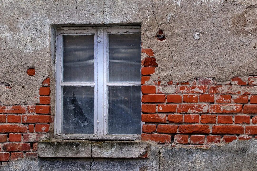Subsidence and Clay-Heave Cracks After a Dry Summer: What UK Homeowners Should Check Before Autumn Rain