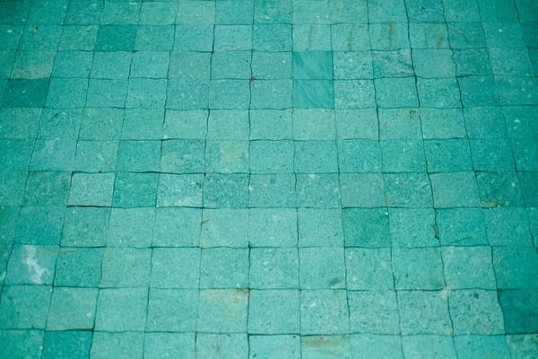 Tiling a Kitchen Splashback Without the Wonky Grout Lines