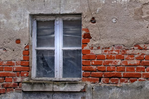 Subsidence and Clay-Heave Cracks After a Dry Summer: What UK Homeowners Should Check Before Autumn Rain